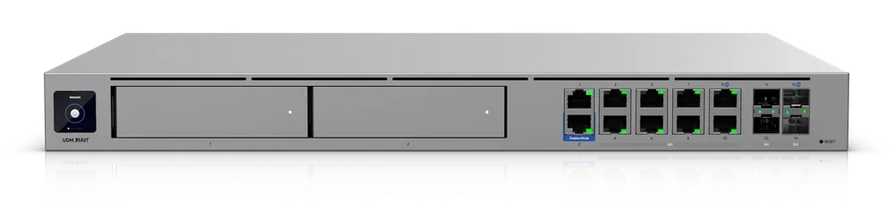 UniFi Dream Machine Beast (UDM-Beast) - Frontansicht Frontansicht der UniFi Dream Machine Beast mit HDD-Einschüben, 10 GbE RJ45 und SFP28-Ports